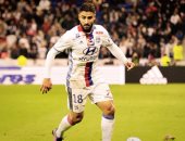 شاهد.. لاعب ليون يسجل هدفا خرافيا فى شباك بوردو بالدورى الفرنسى