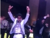  بالفيديو.. حمدى الميرغنى يرقص على أغانى حكيم فى فرح مصطفى خاطر