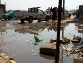 مياه الصرف الصحى تحيط منازل قرية القطا والأهالى تستنجد بالمحافظة