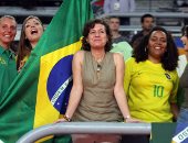 شاهد.. تفاعل مشجعات البرازيل مع أغنية "حلوة يا بلدى" فى مونديال الطائرة
