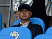 مورينيو يتابع مواجهة السيتى وإيفرتون من مدرجات ملعب "الاتحاد"