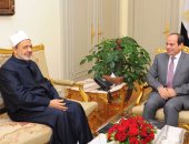  السيسي يستعرض مع شيخ الأزهر جهود نشر صحيح الدين والتصدى للفكر المتطرف