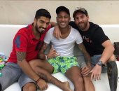 ميسي يثير غضب جماهير برشلونة بصورة مع "الخائن" نيمار