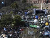 عمال الأرجنتين يتظاهرون ضد سياسة الرئيس موريسيو ماكري