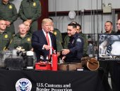 بالصور.. ترامب يتفقد الدوريات الحدودية والجمركية فى ولاية أريزونا 