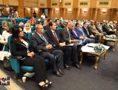 بالصور.. البيئة تعرض فيلم "رحلة بلا عودة" لرصد رحلة "اللاندين" أخطر مييد مسرطن