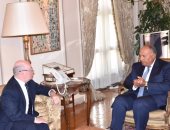 وزير الدولة البريطانى لـ"سامح شكرى": نراجع أنشطة جماعة الإخوان 