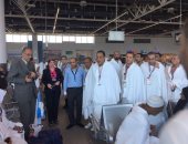 وزير الإسكان يغادر مطار القاهرة لأداء فريضة الحج ومتابعة شئون الحجاج