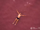 بالصور.. البحيرة الوردية فى روسيا.. للاستجمام والراحة والعلاج