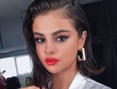 شاهد.. سيلينا جوميز تخطف الأنظار بعد خضوعها لجلسة مكياج ساحرة