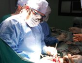فريق مستشفى "الزقازيق" الجامعى يجرى جراحة عاجلة لعين تلميذ العاشر المفقوءة