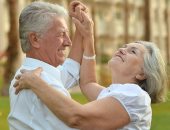 ممارسة كبار السن للرقص بانتظام تخفى علامات الشيخوخة لديهم 