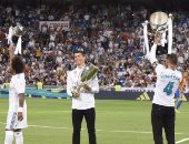 شاهد.. احتفال نجوم ريال مدريد بكأس الليجا قبل انطلاق لقاء فالنسيا