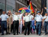 بالصور.. لأول مرة رئيس الأركان الكندى يشارك رئيس الوزراء فى مسيرة للمثليين