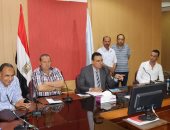 نقيب الصيادلة يعلن ارتفاع نواقص الأدوية لـ 1200 صنف بالأسواق.. محى عبيد: تغاضى الوزارة عن تطبيق "الوش أوت" يرفع حجم العقاقير المغشوشة.. ويؤكد: مصر بها 200 ألف صيدلى وتحتاج 10 آلاف فقط.. والصحة: النواقص 27 صنف