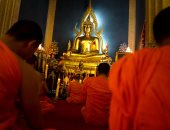 رئيس وزراء تايلاند يعلن عزل كهنة بوذيين لتورطهم فى جرائم قتل وغسيل أموال