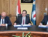 طارق الملا يوقع 3 اتفاقيات جديدة للبحث عن البترول والغاز بالصحراء الغربية