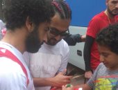 بالصور.. المنتخب يتوجه لخوض مرانه بملعب مانديلا.. وصلاح يخطف الأنظار