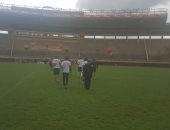 مباراة مصر وأوغندا .. لاعبو المنتخب يشكون سوء أرضية ملعب اللقاء