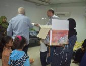 بالصور.. التضامن الاجتماعى يوزع هدايا علي المرضى والفقراء فى منفلوط