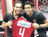 حمودى عقب التنازل عن رقم 4 لهشام محمد: "لايق عليك يا H"