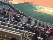 بالفيديو.. الجالية المصرية تحضر مباراة مصر واوغندا 