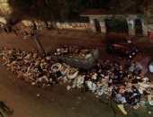 قارئ يشكو انتشار القمامة بشارع الهانوفيل فى الإسكندرية