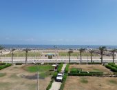 بالصور.. مصيف بلطيم يستقبل المعيدين بالأعلام وانتشار 105 منقذين بالشاطئ