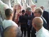 محافظ القاهرة يتفقد مجزرى طرة والبساتين.. ويطمئن على توافر أنابيب البوتاجاز