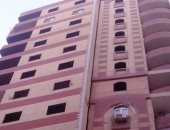 بالصور.. عقاران مائلان بالمعصرة والحى يخلى السكان لهدمهما