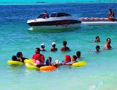 بالصور.. المصطافون يقضون العيد على الشواطئ بمطروح والعائلات تفضل التجمع بالمنازل