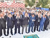 محافظ أسيوط يؤدى صلاة عيد الأضحى وسط حشد من المواطنين بساحة أرض الملاعب