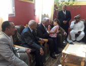 محافظ السويس يوزع الهدايا على الأطفال الأيتام 