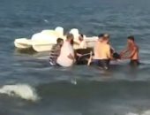 بالفيديو.. بقرة تهرب من الجزار إلى بحر بورسعيد والجزارين ينجحون فى إنقاذها