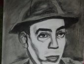 بالصور.. قارئ يشارك بمجموعة لوحاته الفنية للمشاهير باستخدام "الفحم"
