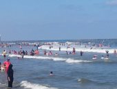 بالصور.. توافد المواطنين لقضاء ثانى أيام عيد الاضحى على شواطئ رأس البر