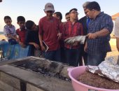 بالفيديو والصور.. مهرجان شواء لحوم لذوى الاحتياجات الخاصة على شاطئ العريش