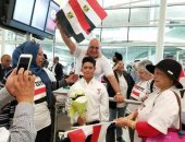 أعضاء نادى الزهور يستقبلون السباح المصرى محمد الحسينى بمطار القاهرة غدا