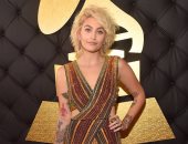 شاهد.. باريس جاكسون تكشف عن صدرها لتستعرض "تاتو جديد"