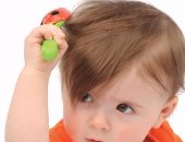 قبل علاجها اعرف سببها.. 5 أمراض وراء قشرة الشعر عند الأطفال