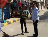 رئيس حى العامرية يرصد تقاعس عمال النظافة عن العمل