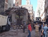 سكان عقار الإسكندرية المنهار: "مالك المنزل هددنا بهدمه فوق رؤوسنا"