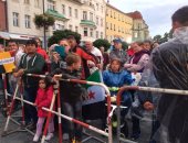 بالفيديو والصور.. لاجئ سورى يرفع علم بلاده فى ألمانيا ويشكر ميركل