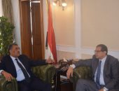 وزيرا قطاع الأعمال والقوى العاملة يبحثان هيكلة أجور العاملين بشركات الغزل