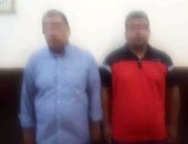 عاطلان ينتحلان صفة مندوبى شركة سجائر للنصب على أصحاب المحال