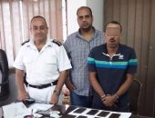 ضبط توك توك بداخله 11 طربة حشيش أثناء حملة مرورية بالطريق الزراعى 