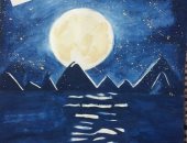 "زينب" بنت 17 عاما تبرع فى رسم لوحتها بأقلام الخشب وألوان الأكوريل