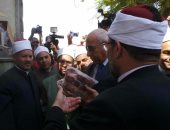 بالصور .. وزير الأوقاف يشهد توزيع 60 طنا من مشروع صكوك الأضاحى بأسوان