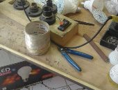 بالصور.. مباحث الغربية تضبط مصنعا لغش لمبات الليد بطنطا