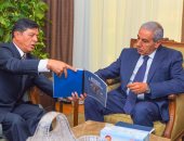 وزير التجارة يبحث مع سفير أوزبكستان تعزيز العلاقات التجارية والاستثمارية